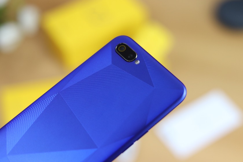Realme C2 December security update up for grabs, brings flash on call support & more (Download link inside)